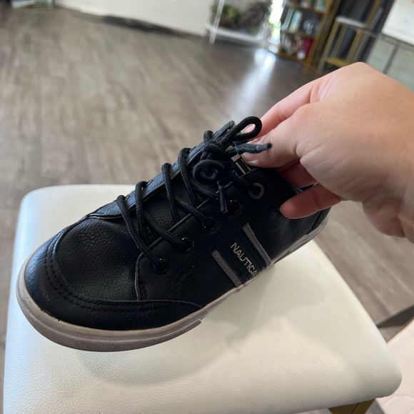 LAST PRICE🍒🤍NÁUTICA boys hull sneakers ✨ - Picture 4 of 6